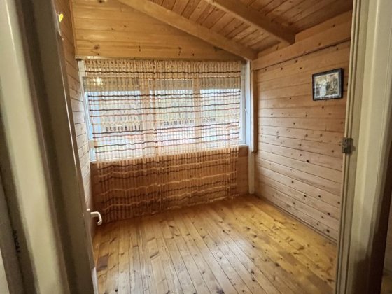 Двух этажный дом у реки Миколаїв