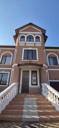 Будинок в класичному англійському стилі. - фото 1