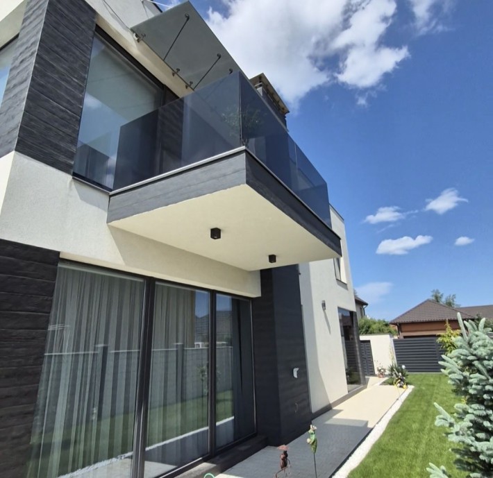 Хай-тек будинок з басейном в Совіньоне. - фото 1