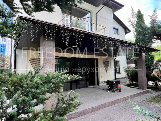 500 тыс.$ Дом/ Коттедж с бассейном в центре / Шатиловка Харків