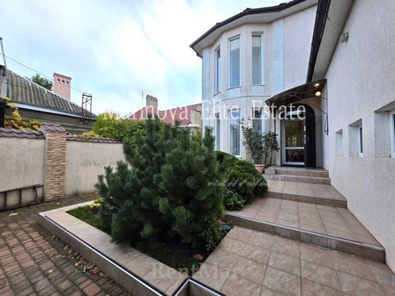 Хозяйский, качественный  дом 7 соток жилой подвал Б Фонтан Одесса