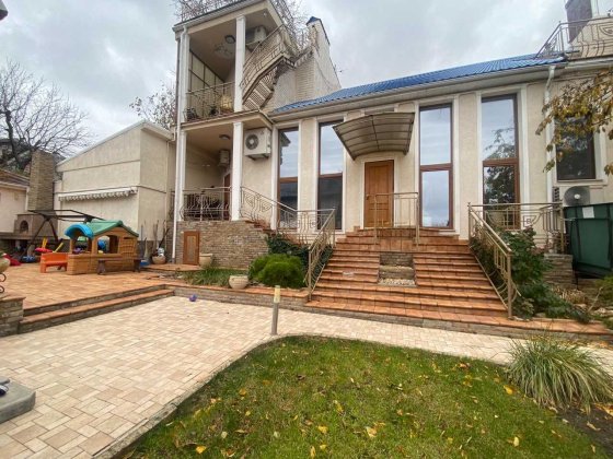 Просторий будинок 434 м² з басейном в Аркадійський провулок