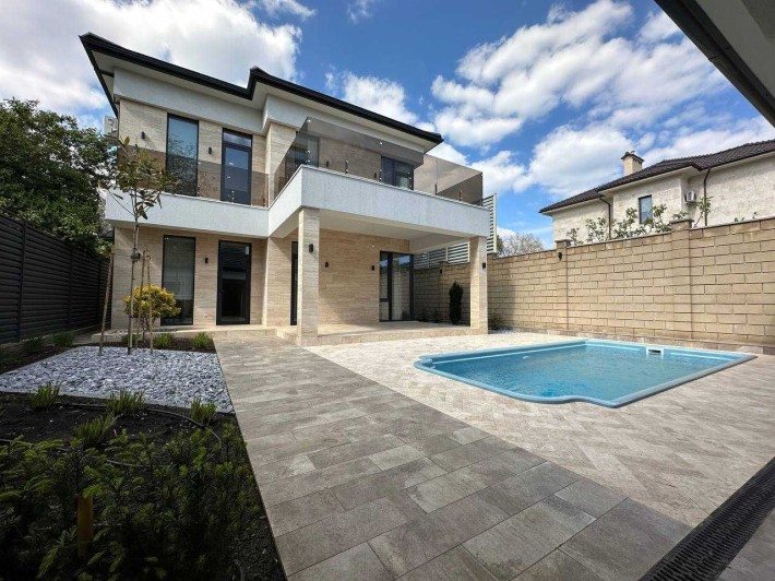 В продаже новый современный дом с бассейном в районе 12ст. Б. Фонтана. - фото 1