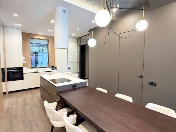 Стильный новый дом ! Дорогой ремонт Мебель Красный кирпич . Травертин Одеса