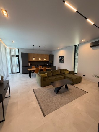 Новый стильный дом на Костанди . Тихое элитное место .Бассейн . 5соток - фото 1