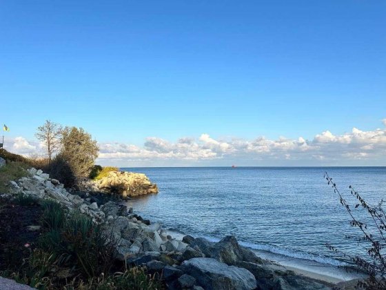 Дом на первой линии моря