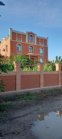 Продам элитный дом,расположены на 10 сотках.Два гос акта,по 10соток. - фото 1