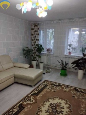 Квартира на земле с гаражом, двором и небольшим участком земли. - фото 1