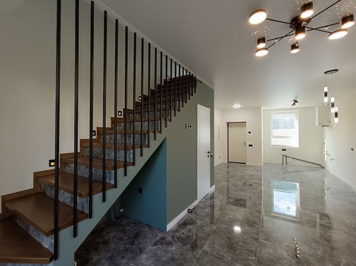 Таунхаус з РЕМОНТОМ. Поруч ТЦ Европарк. Центр.комунікації.Без комісії - фото 1