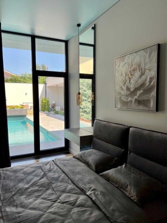 Стильний новий будинок. Басейн. Три спальні. - фото 1