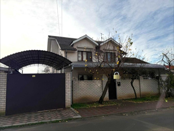 Продаю частину будинку. Окремий двір. Космонавтів. Заходь і живи! - фото 1