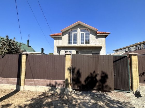 Продам дом на Ленпоселке ( р-н 130 школы )