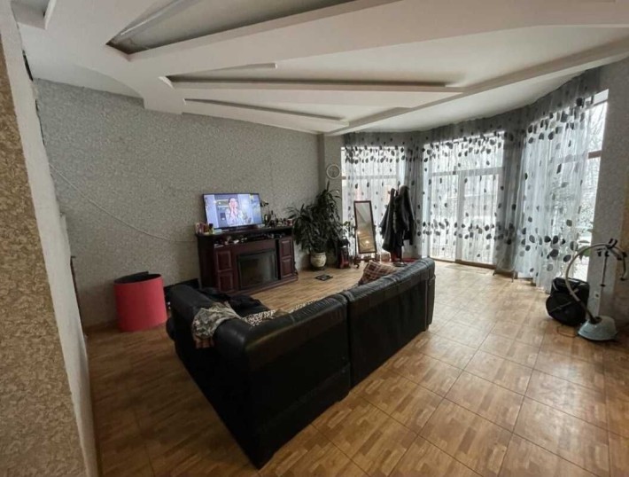 Продам капитальный 2- этажный дом - фото 1