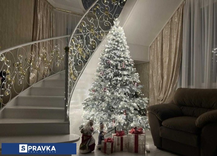 Капитальный дом с ремонтом, 200кв.м. в "Золотом треугольнике" - фото 1