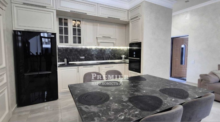 Продам сучасний 3-поверховий будинок - фото 1