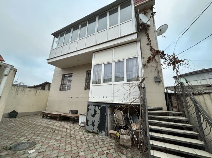 3 поверховий будинок зі своїм двориком, 202 кв. м. вул. Наваринська - фото 1