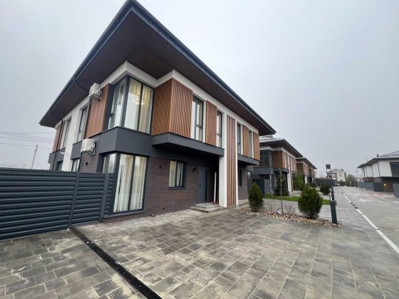 Будинок з ремонтом_Закрите котеджне містечко Петропавловская Борщаговка