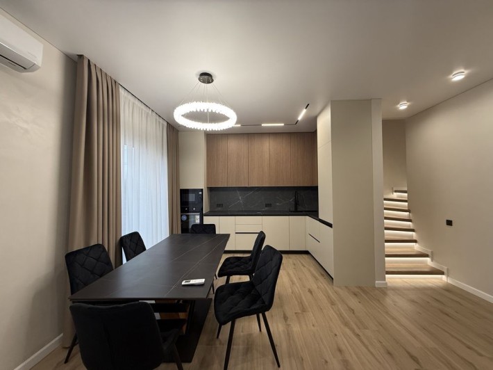 Таун з меблями ‼️ центральні комунікаціі | перший ліцей - фото 1