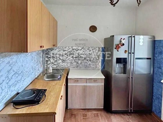 Продаж 1 к квартири Позняки 4й низький поверх Григоренка Київ