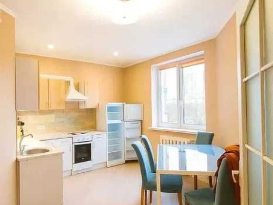 Продам 1-кімнатну квартиру метро Деміїївська 15 хв Саперно-Слобідська Київ