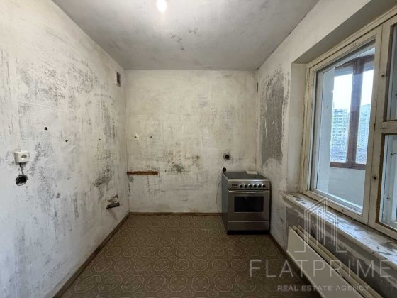 продаж 3-кімнатної квартири вул. Срібнокільська 8, ст м. Позняки Киев