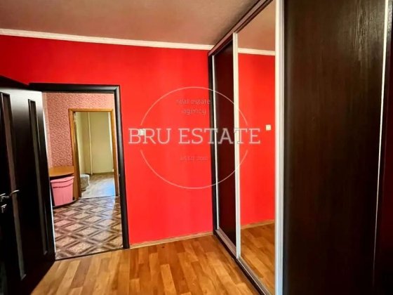 Продаж 3 к квартири Харківська Позняки 2й поверх Київ