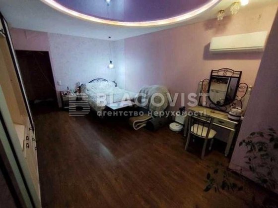 Продається 2 кімнатна простора квартира Лікоград Київ