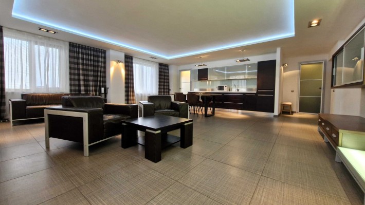 Стильна 2-к кв. 82 м2, метро Деміївська, вул. Велика Китаївська, 10а - фото 1