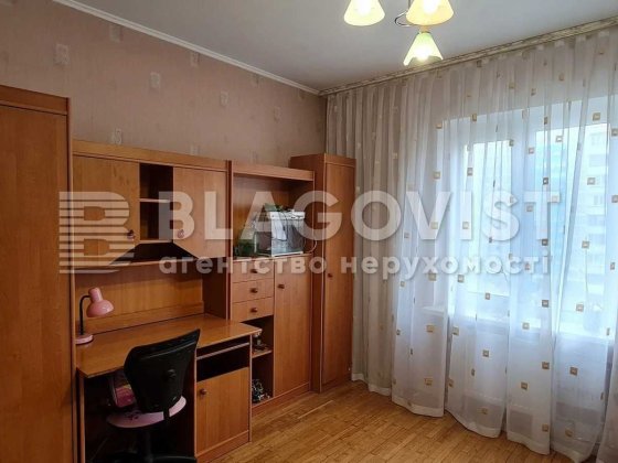 Продається 3 кімнатна квартира по Григоренка Київ