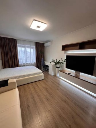 Світла та затишна 3-кімнатна квартира вул. Драгоманова 12-А. - фото 1