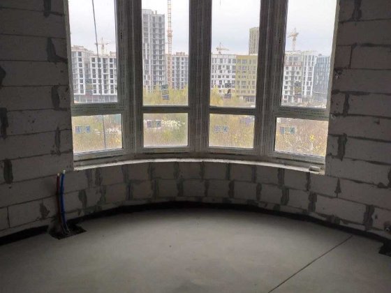 Затишна трикімнатна квартира 75м2 в новобудові Києва  біля метро. Киев