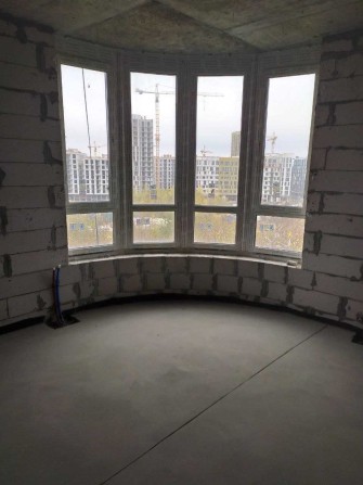 Затишна трикімнатна квартира 75м2 в новобудові Києва  біля метро. - фото 1