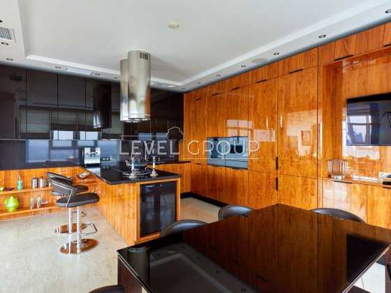 Видова з терасою Центр Печерськ 280м2 21й поверх Киев