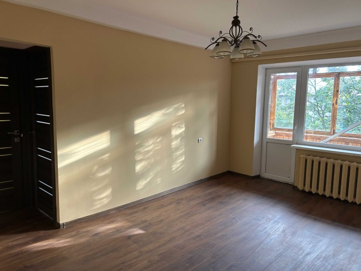 Продаж невеликої 2к квартири Воскресенка вулЧорних Запорожців 9 ремонт - фото 1