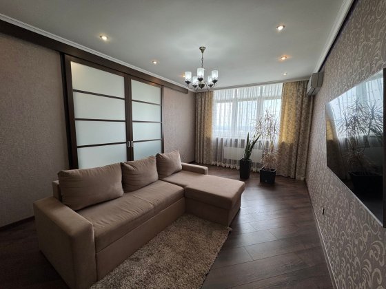 Вид на Дніпро!  Простора та затишна 2-к квартира Миколи Бажана  8-Б Київ