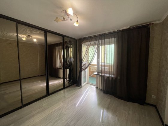 Бальзака 80, велика 3-кім з ремонтом та меблями! Київ