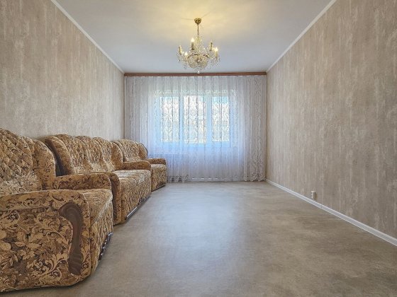 Затишна трикімнатна в Деснянському районі Киев