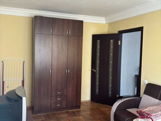 продам 2-х кімн. метро Васильківська, без комісіі Київ