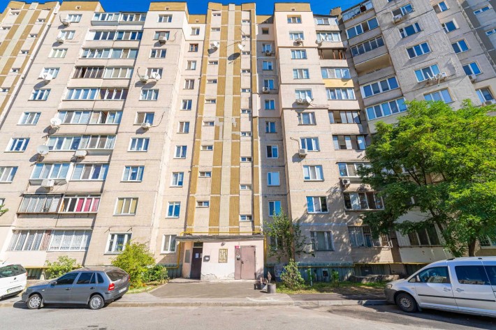 Продам 2 кім., Ревуцького 34, Дарницький район, Харківська, Позняки! - фото 1