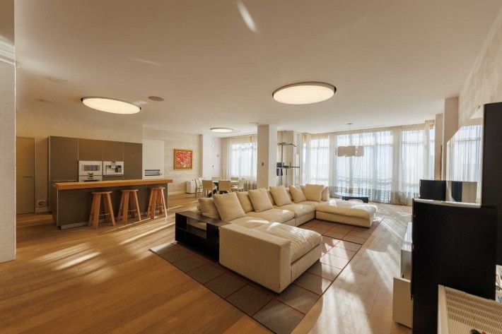 Продам 3-к(208м2)з дизайнерським ремонтом на Грушевского 9а - фото 1