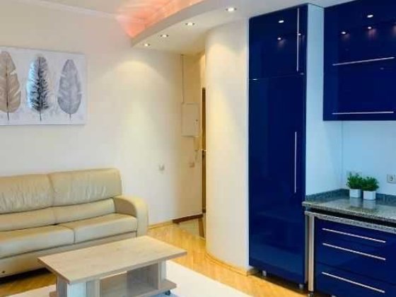 Продаж 2-кімн. квартири по вул. Велика Васильківська, сталінка Київ