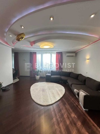 Продається 4 кімнатна квартира з якісним ремонтом вул. Пчілки. - фото 1