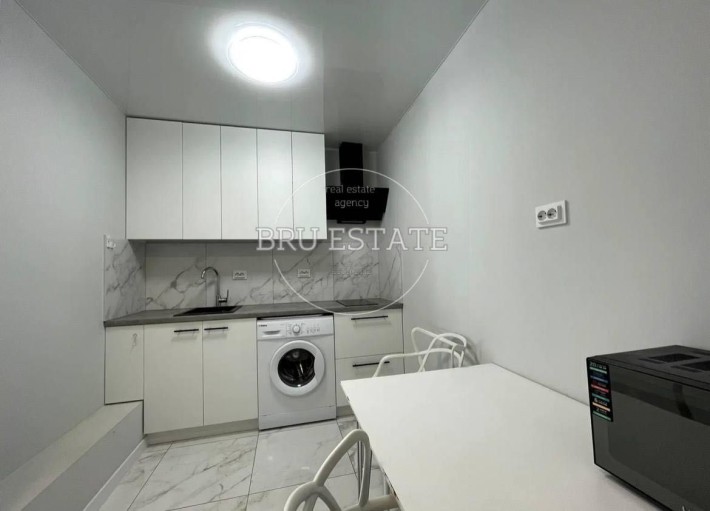 Продаж 1 к кв  новобудова 2013  року Троєщина Ремонт Держ програми - фото 1