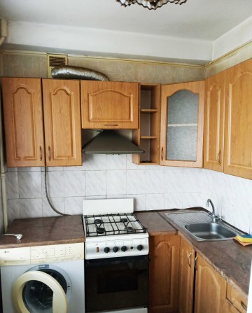 Продам 2-х кiмн.кварт.,  м.Чернiгiвська,  Лiсовий, вул. Мiлютенка 9а - фото 1