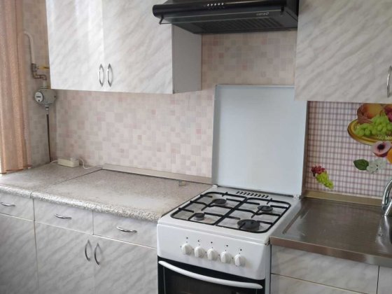 Продам 2-хкімнатну квартиру біля метро по вулиці Левка Лук'яненка. Київ