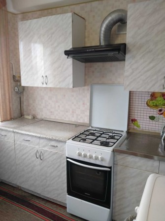 Продам 2-хкімнатну квартиру біля метро по вулиці Левка Лук'яненка. - фото 1