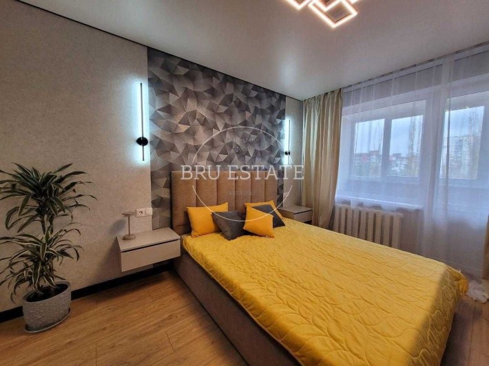 Продам 2к кв з абсолютно новим ремонтом біля метро Дарниця - фото 1