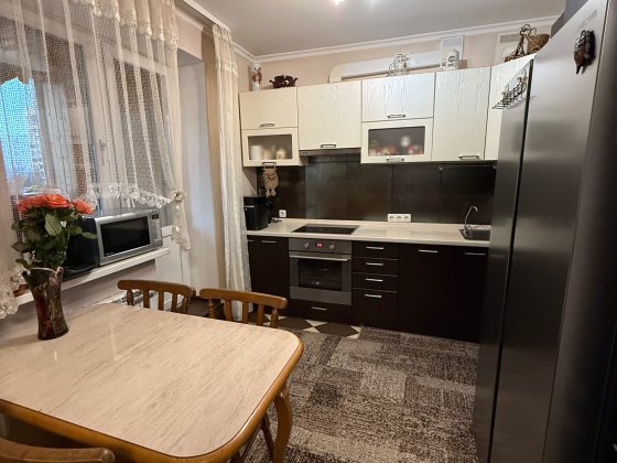 Продам евро 3к квартиру біля набережної Дніпра Київ