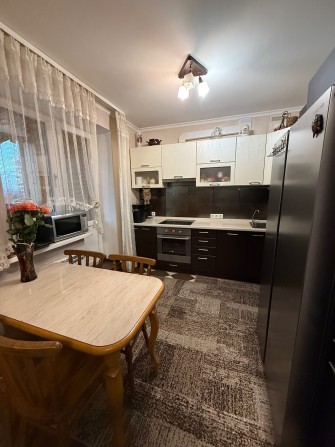 Продам евро 3к квартиру біля набережної Дніпра - фото 1