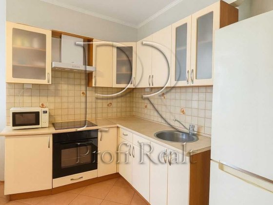 Продаж 1 кім.кв. Лісова/Кубанської України/Чернігівська Киев